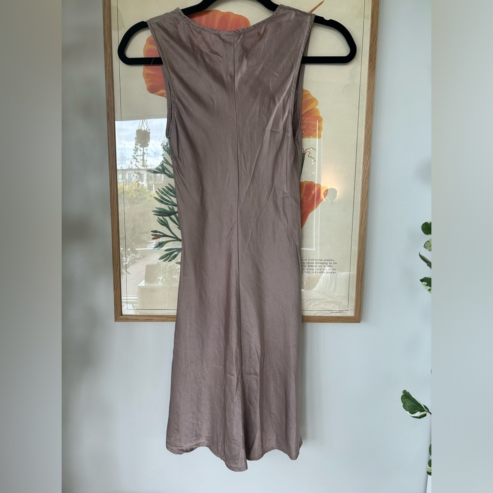 Simple Dress - Picture 2 of 5